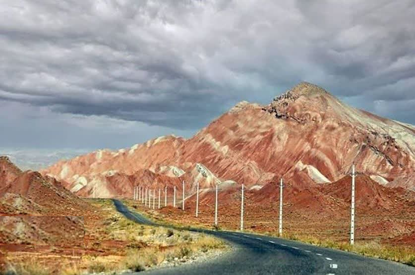 کوه&zwnj;های رنگی ماهنشان