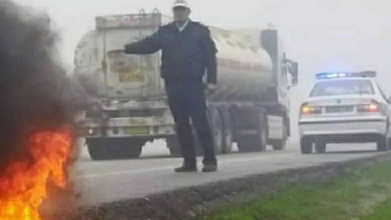هشدار به رانندگان با برپایی آتش در محور‌ها و نقاط حادثه ساز