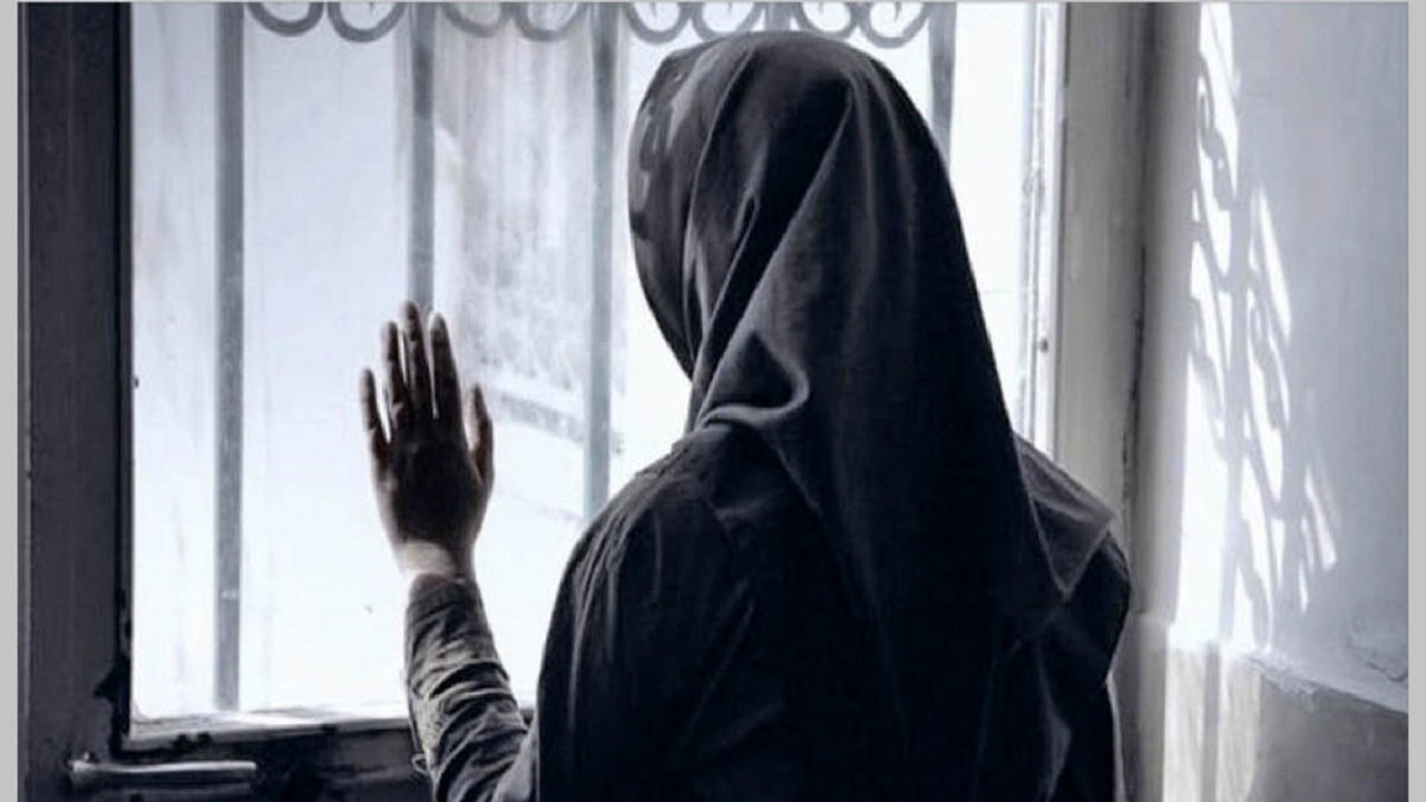 پیدا شدن دختر ۱۶ ساله در لباس پرستاری از یک پیرزن