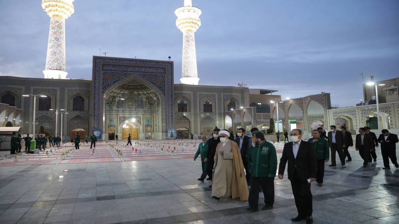 بازدید تولیت آستان قدس رضوی از سفره‌های افطار حرم مطهر رضوی