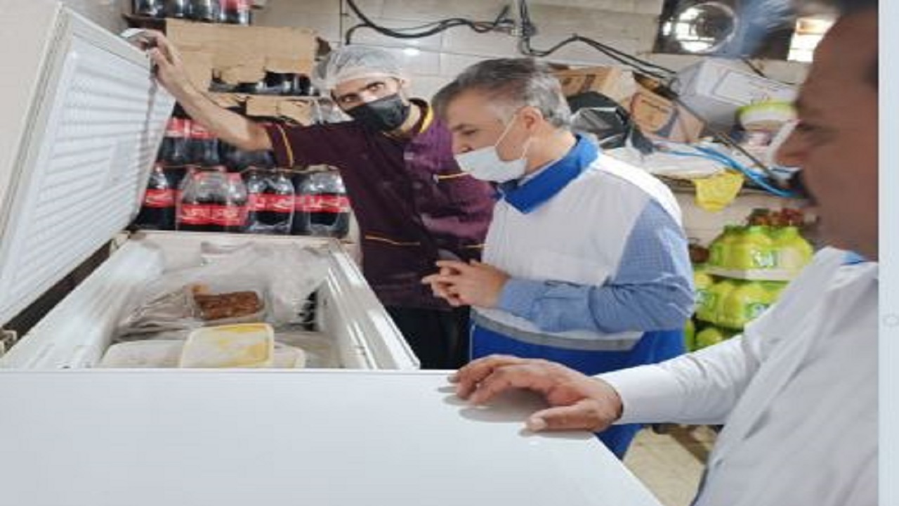 جمع آوری بیش از ۴۱ تن مواد غذایی فاسد در ایرانشهر