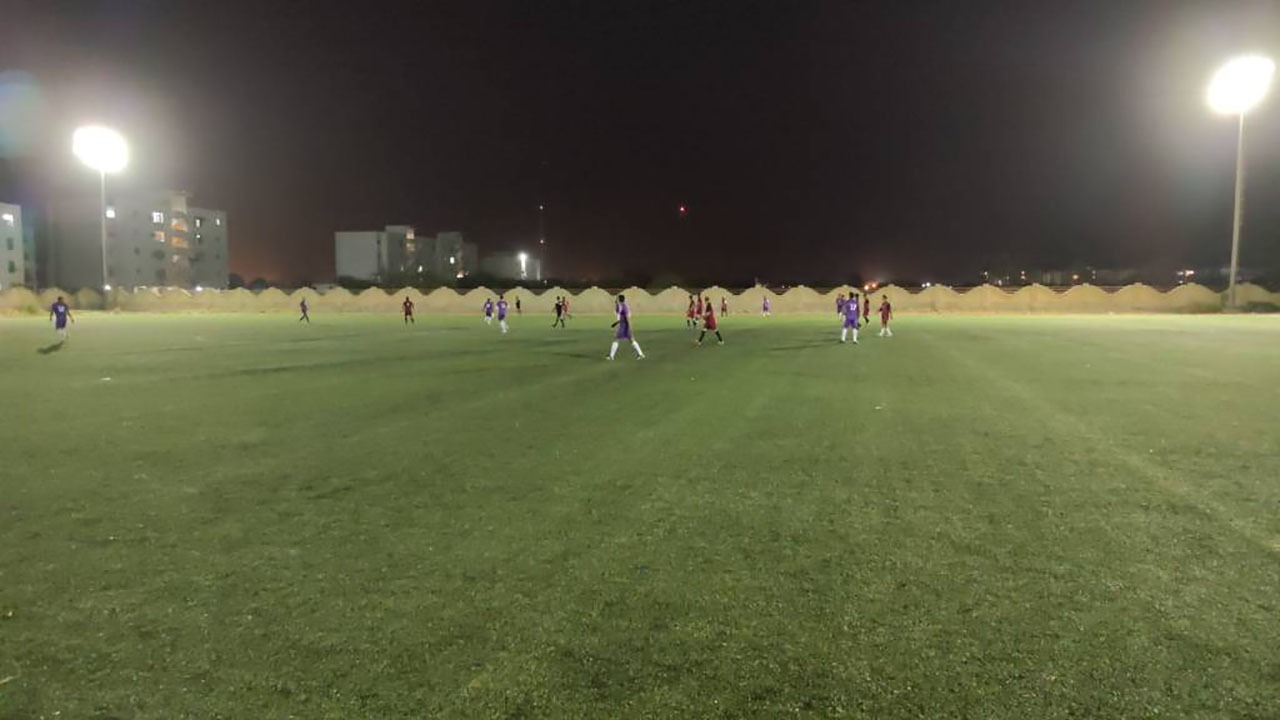 آغاز مسابقات فوتبال جام رمضان پیشکسوتان میناب