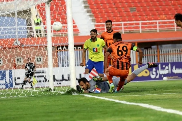 پرسپولیس- ملوان؛نبرد حساس سرخپوشان برای ماندن در کورس قهرمانی/صنعت نفت- مس کرمان؛ جدال فینال گونه ته جدولی ها