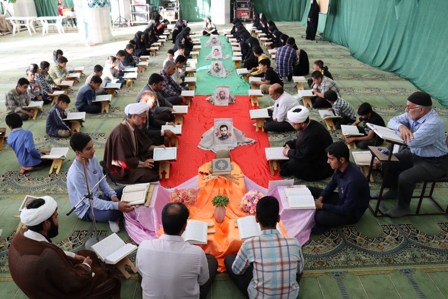 جمع خوانی قرآن کریم در روستای گلشن انار
