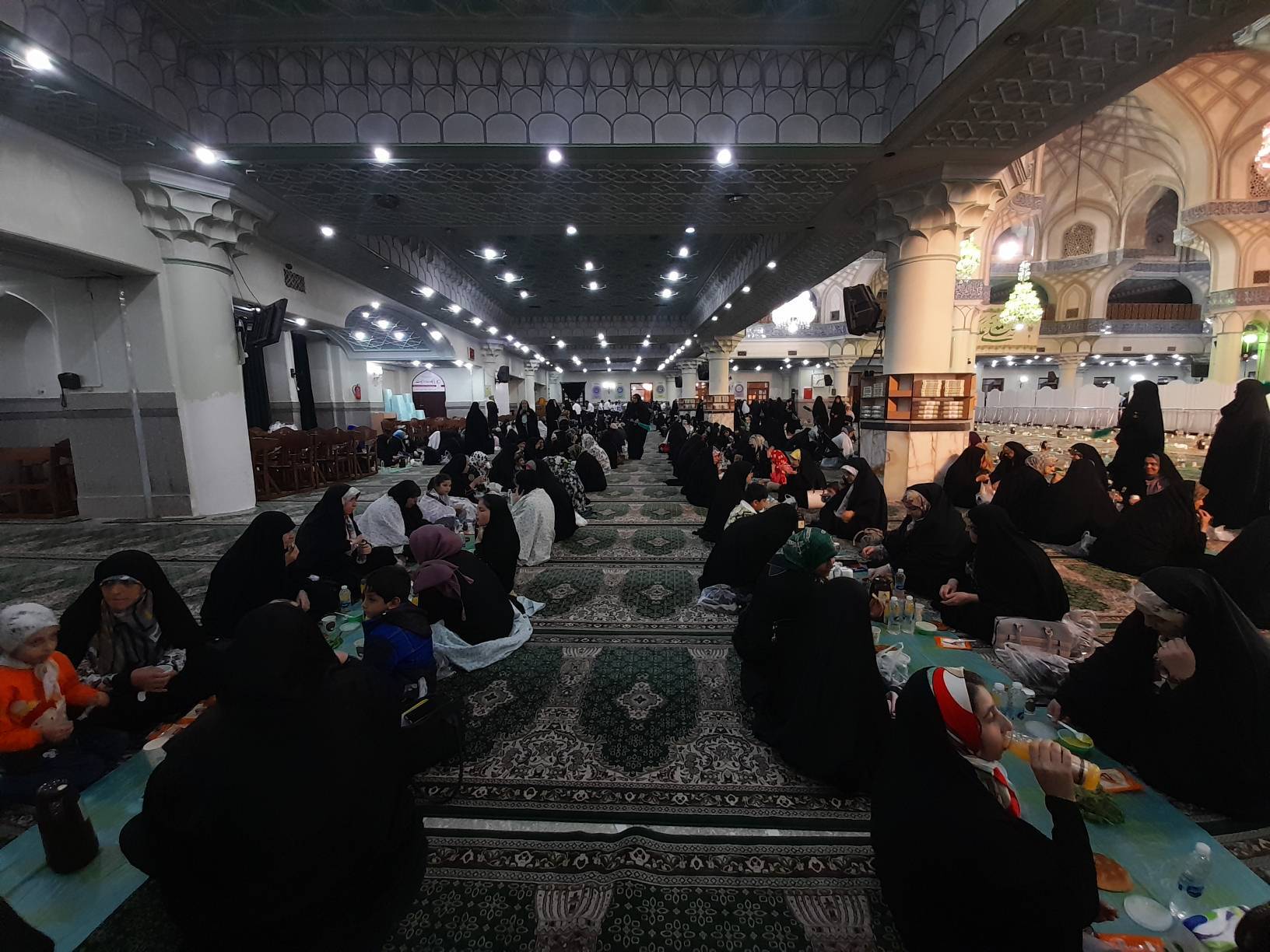 برگزاری سفره افطار ۲ هزار نفری در حرم عبدالعظیم حسنی