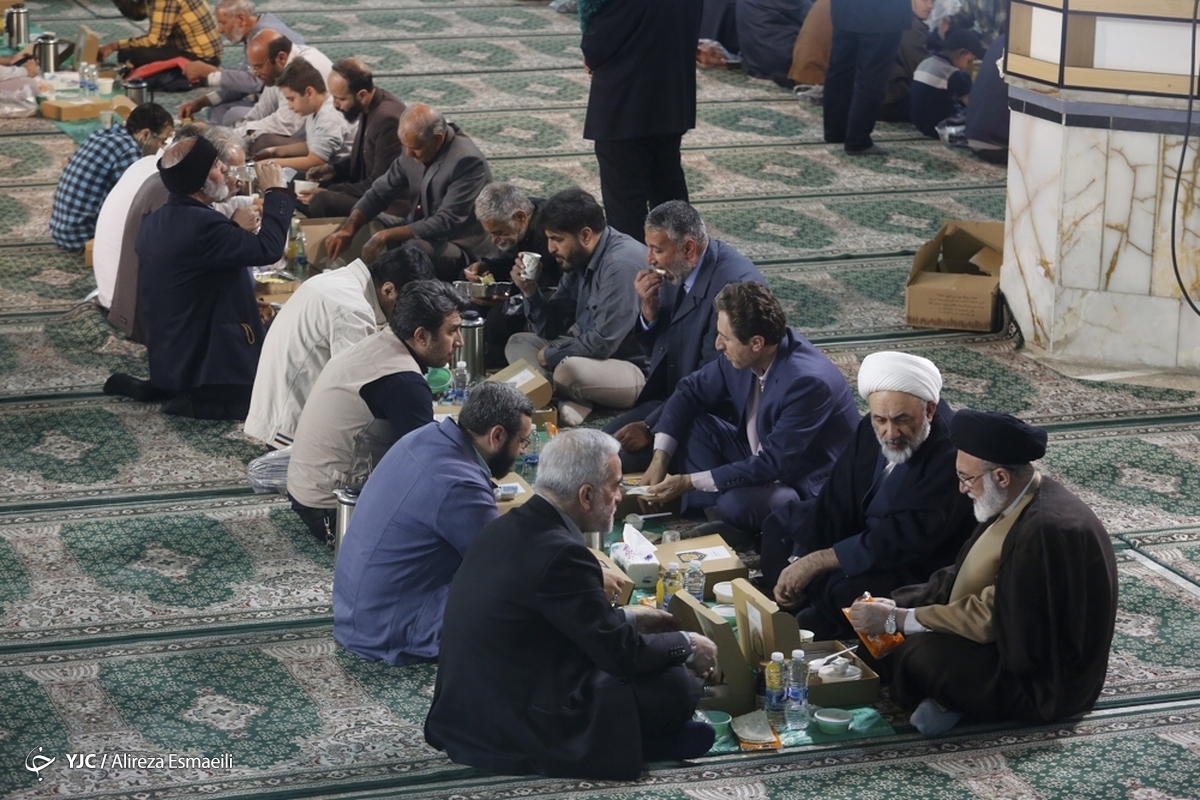روایتی از مراسم «کوچه افطاری» در ماه مبارک رمضان تهران