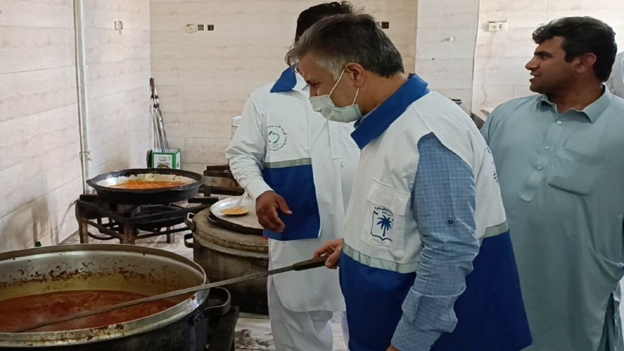 جمع‌آوری بیش‌از ۴۱ تن موادغذایی فاسد و تاریخ گذشته در جنوب سیستان و بلوچستان