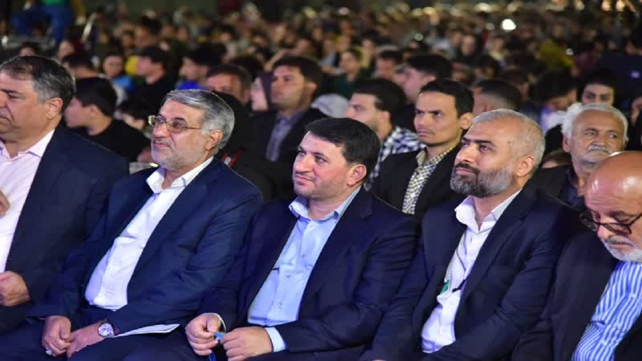 مردم اردکان در جشن گلریزان گل کاشتند