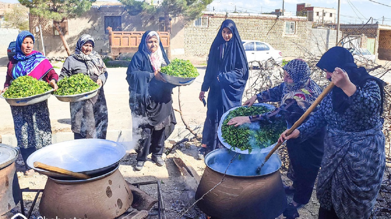 پخت آش نذری برای بیش از ۲ هزار نفر در روستای علی آباد بجنورد