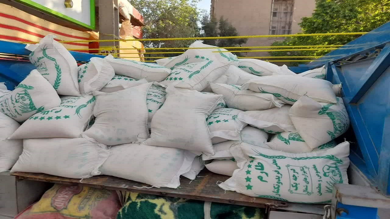 کشف ۱/۵ تُن برنج تنظیم بازاری خارج از شبکه توزیع در قم