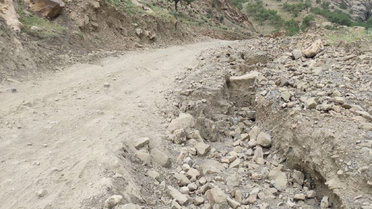 کار نصب حفاظ‌های جاده روستای بابا احمد تا سه روز آینده به پایان می‌رسد