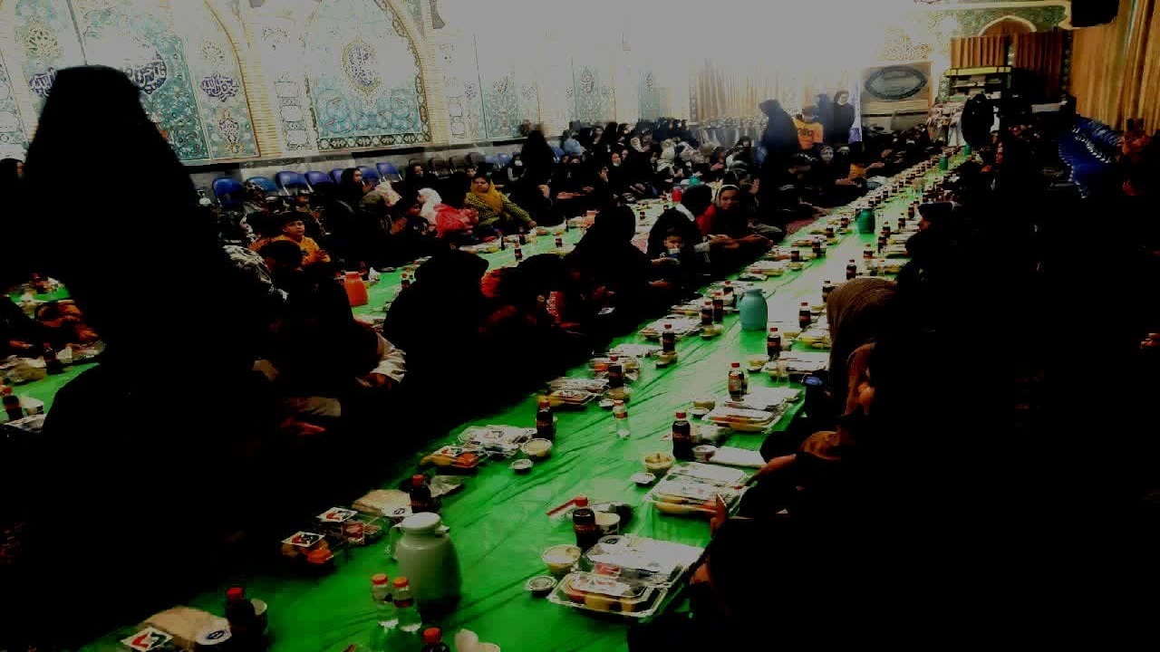اطعام ۳۰۰ نفر از خانواد‌ه های ایتام در اراک
