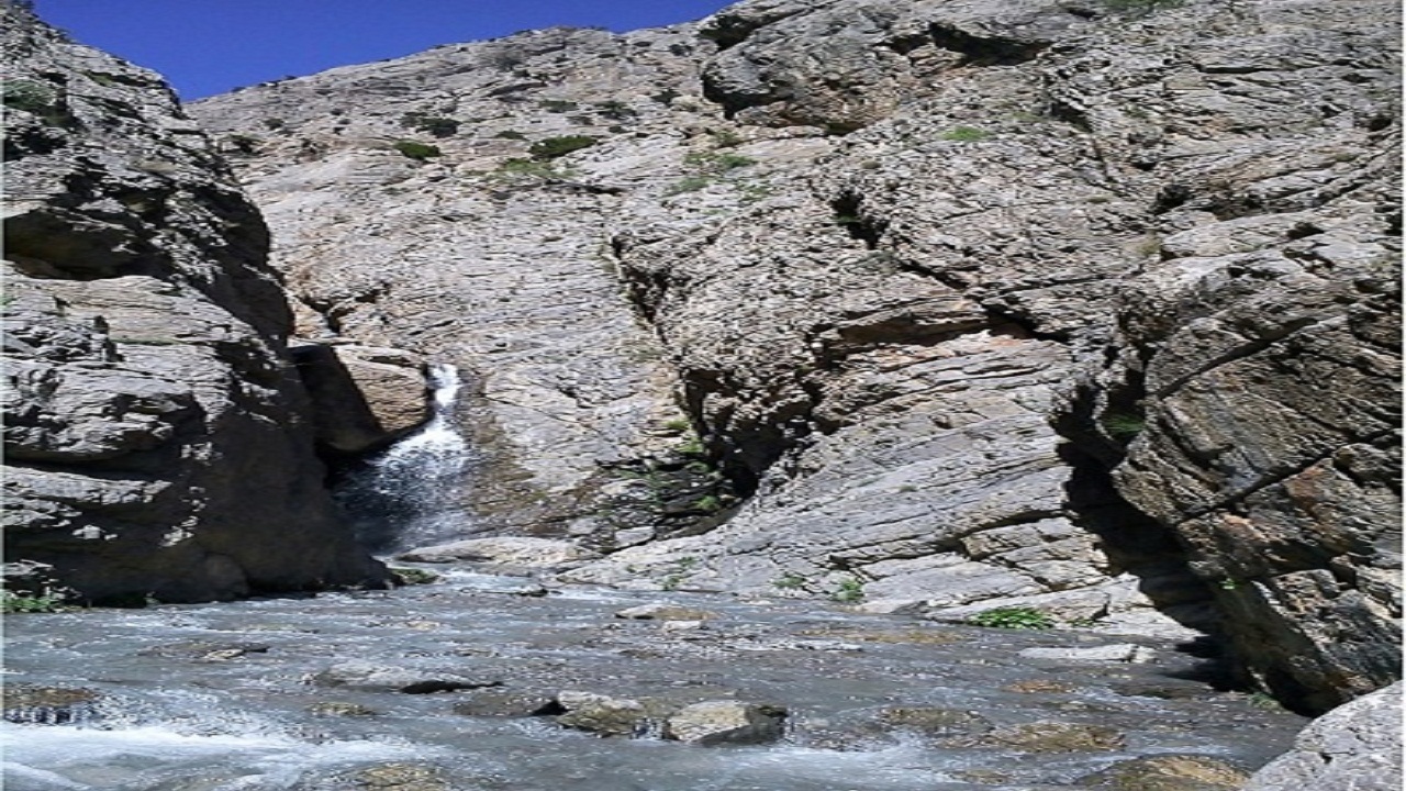 جاذبه همیشه استوار آبشار تنگه نمک سی سخت