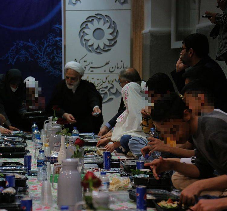 اژه&zwnj;ای با ایتام شیرخوارگاه امام علی (ع) کرج افطار کرد