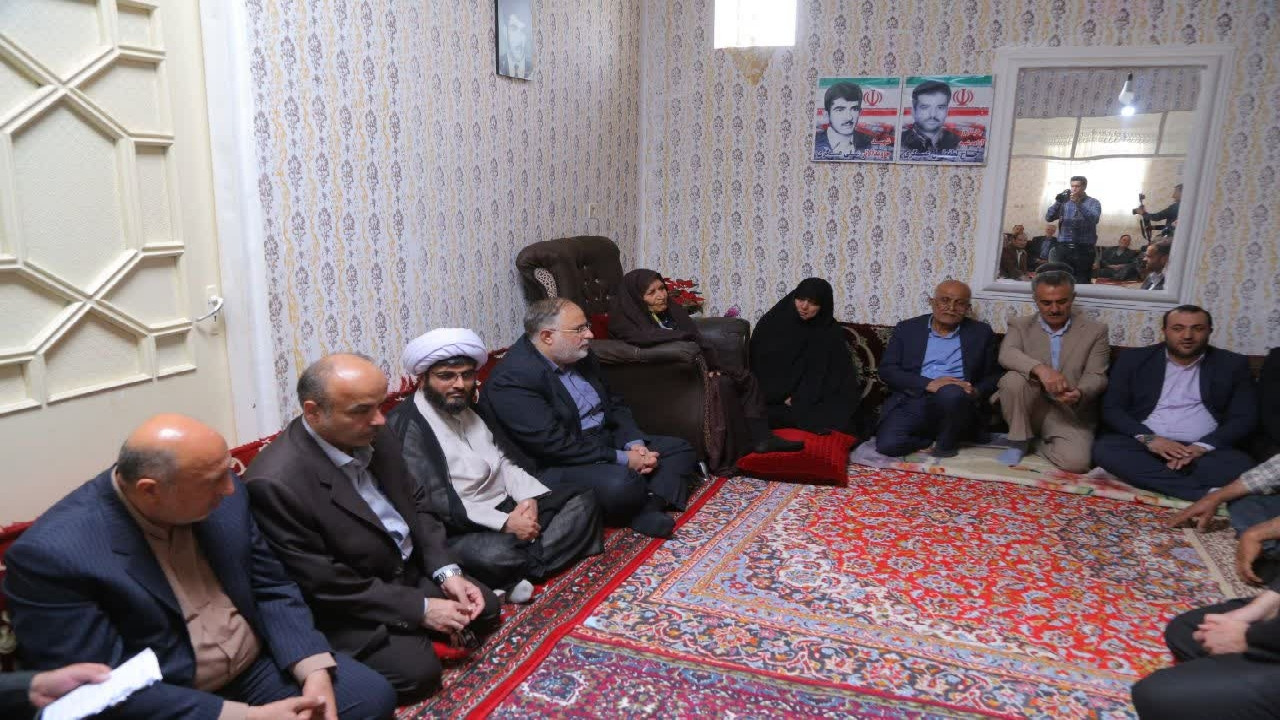 دیدار استاندار قزوین با خانواده شهیدان عسگری
