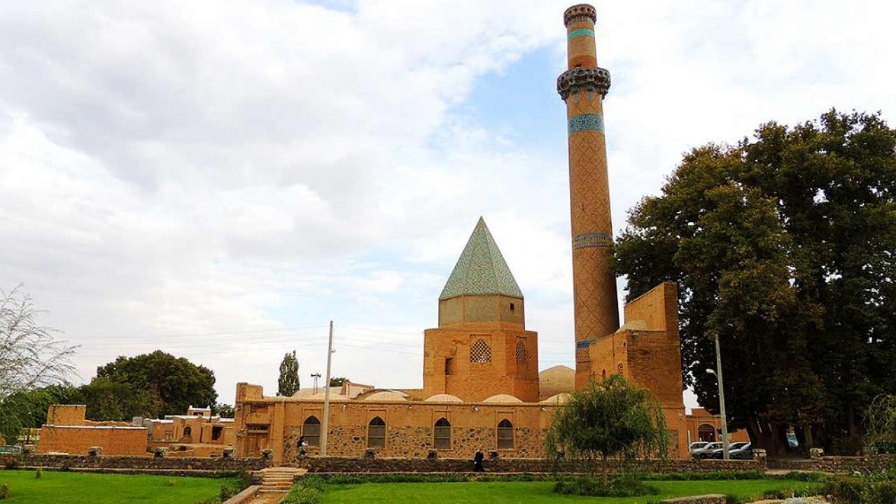 نطنز، باغ‌شهری با ۱۸۰۰ جاذبه تاریخی و طبیعی