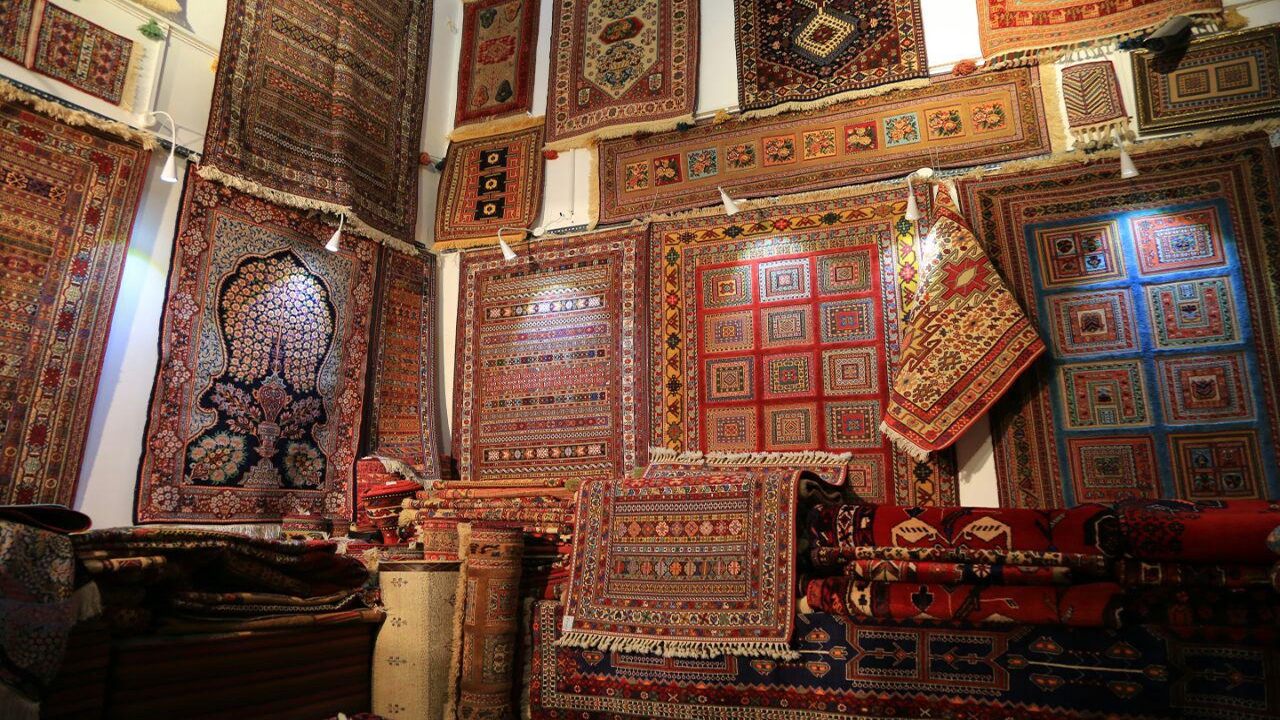 نمایشگاه صنایع دستی در شهر جهانی گلیم