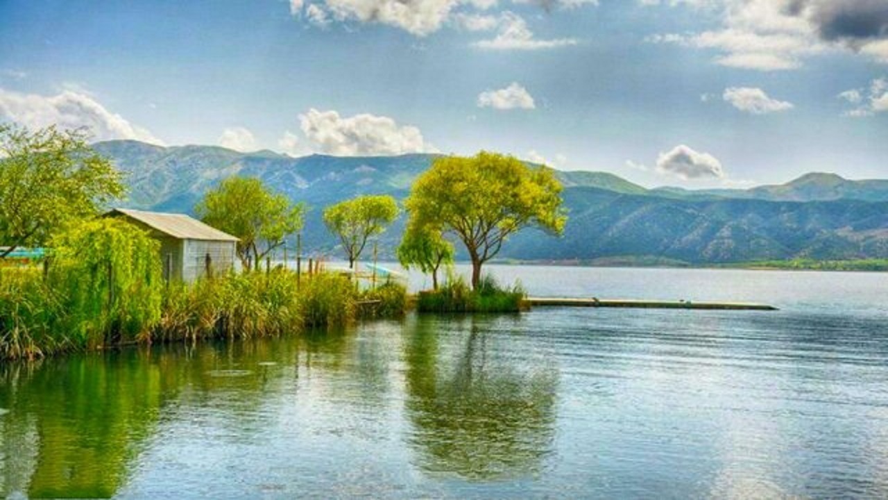 زریوار؛ دریاچەای مملو از رمز و راز