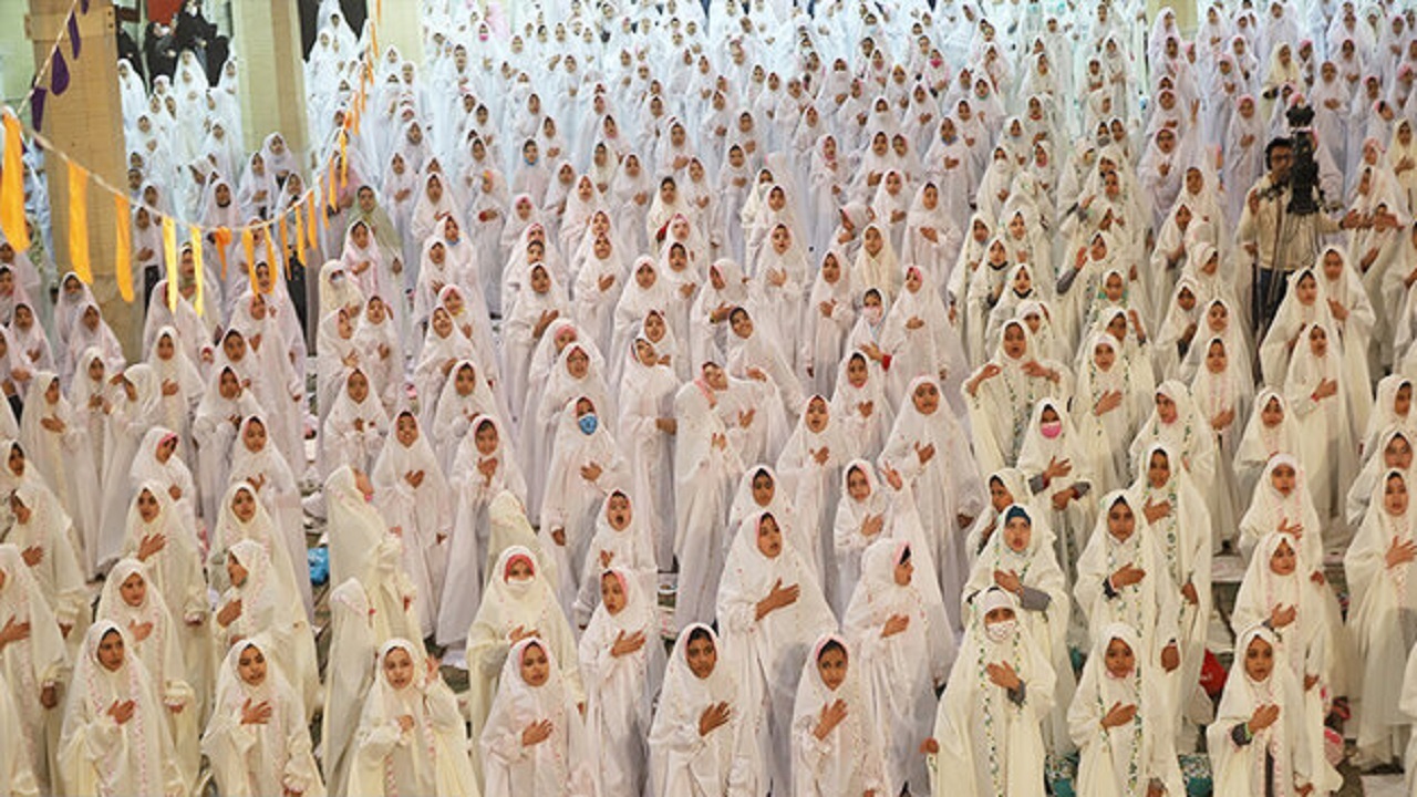 جشن تکلیف ۱۰۰۰ دانش آموز همدانی برگزار شد