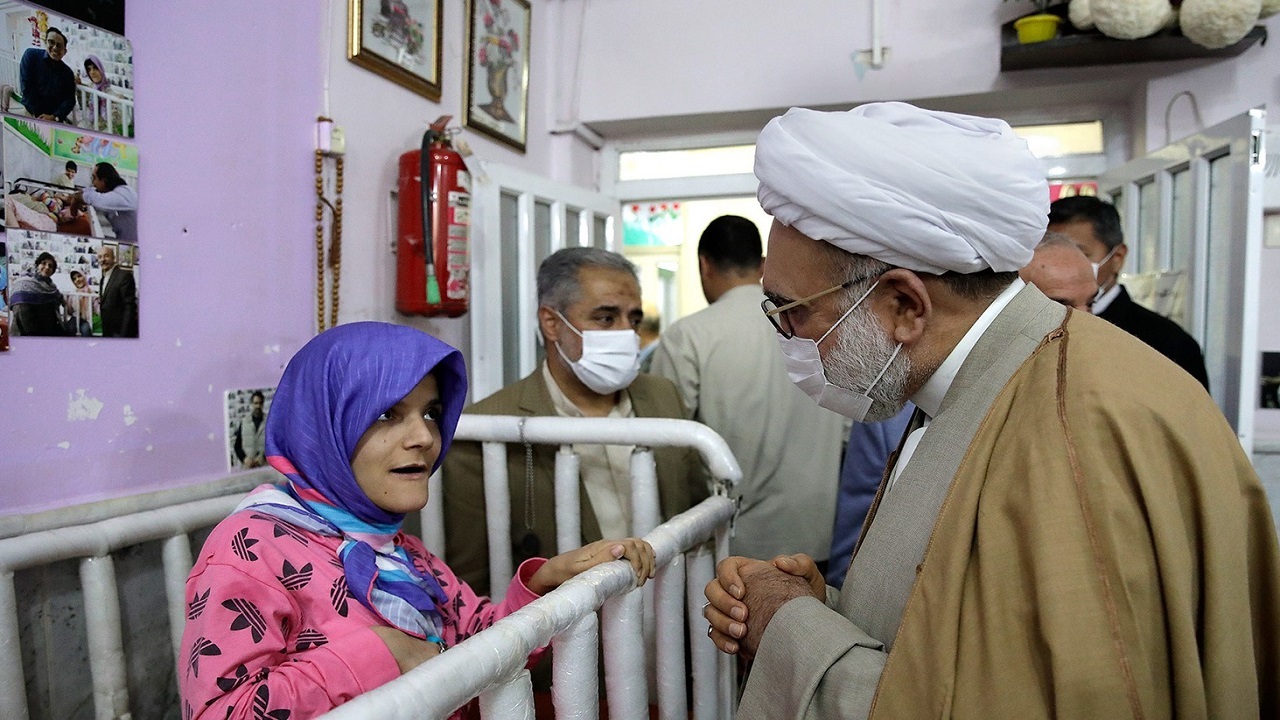 دیدار صمیمی تولیت آستان قدس رضوی با دختران بی‌سرپرست و کم توان «همدم»