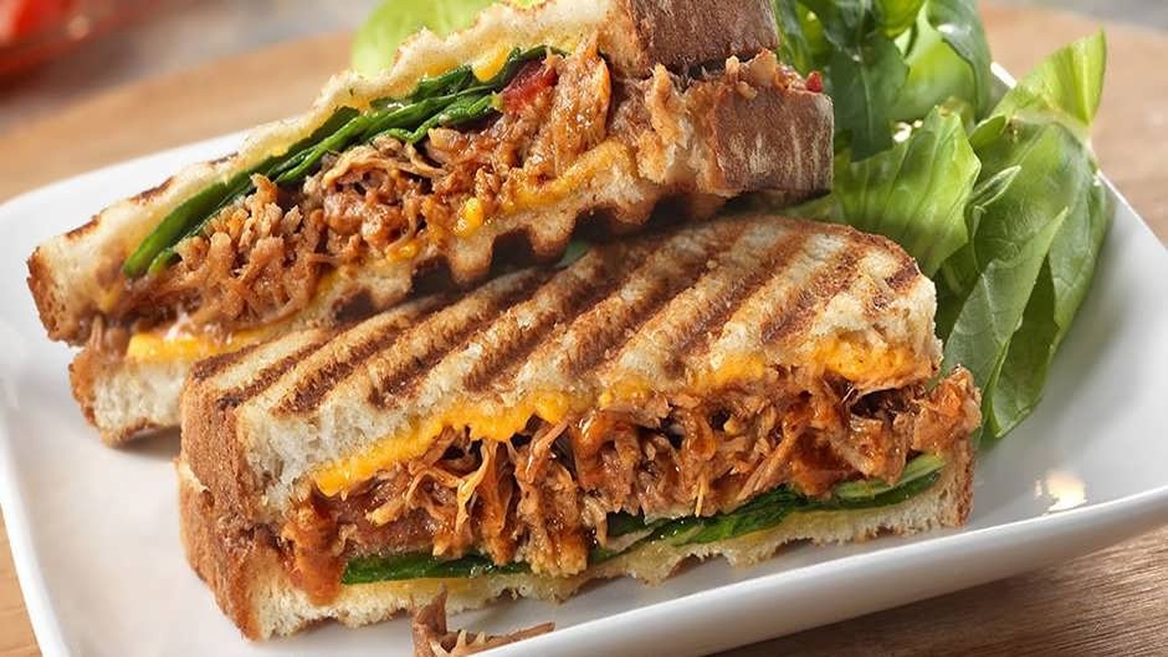 پنینی مرغ و سیب‌زمینی لذیذ و خوشمزه مخصوص افطار + طرز تهیه