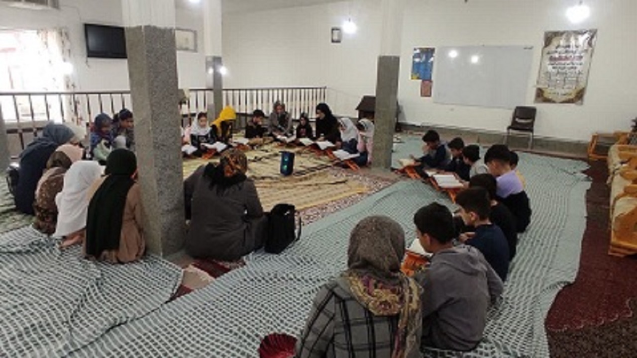 برگزاری ختم گروهی قرآن کریم در ۳۲ مسجد شهر مهاباد