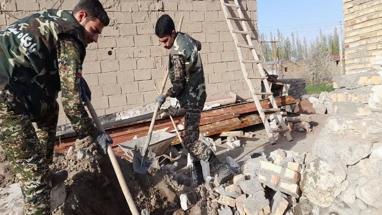 اقدام جهادگرانه پایگاه شهید کوچری در روستای زلزله زده بویلاپوش + تصاویر