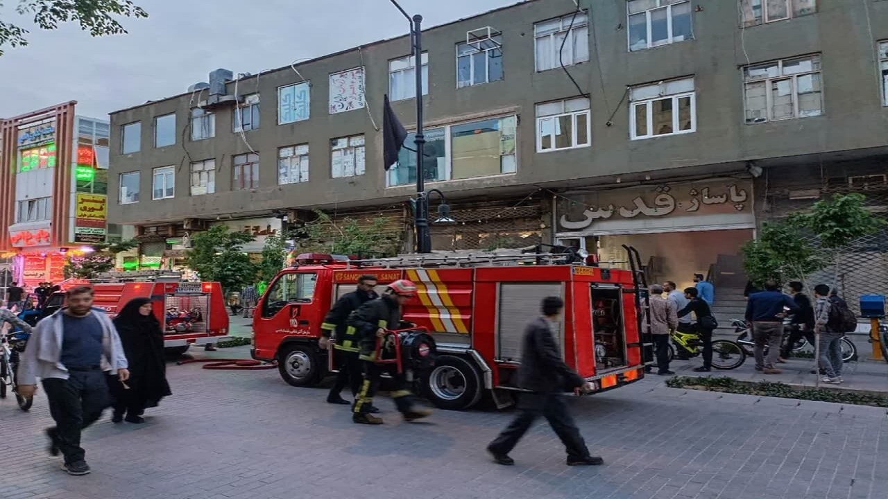 سرعت عمل آتش نشانان از بروز یک فاجعه در پاساژ قم جلوگیری کرد