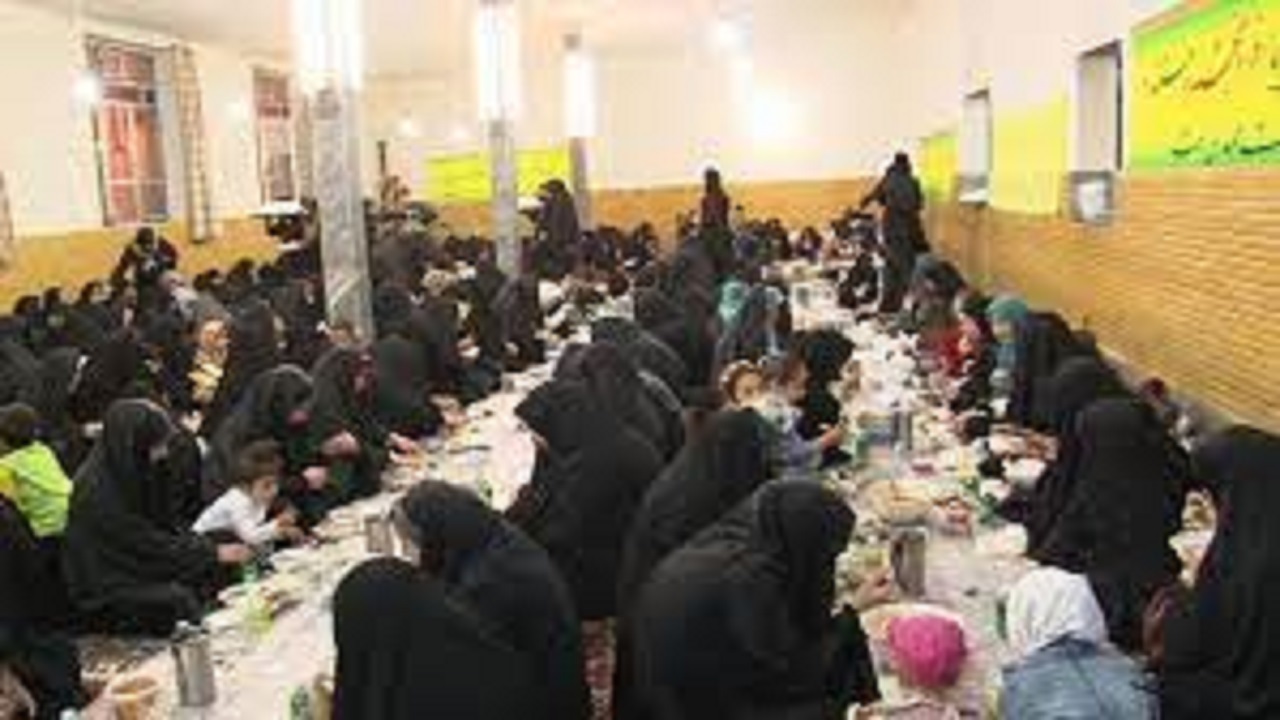 افطاری دو هزار نفر از روزه داران در ایستگاه راه آهن