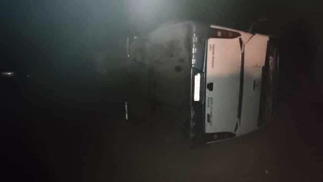 واژگونی اتوبوس در مسیر خاش به سراوان پنج مصدوم برجای گذاشت