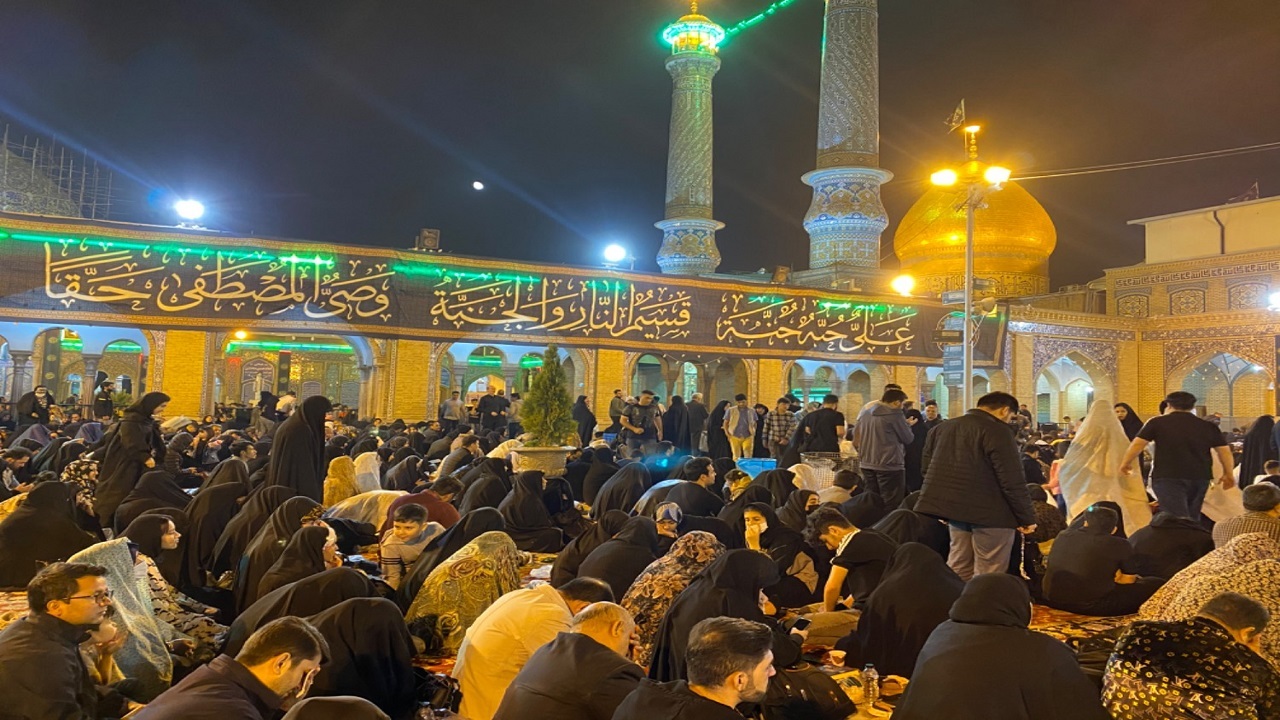 مراسم احیای شب ۱۹ ماه رمضان + عکس
