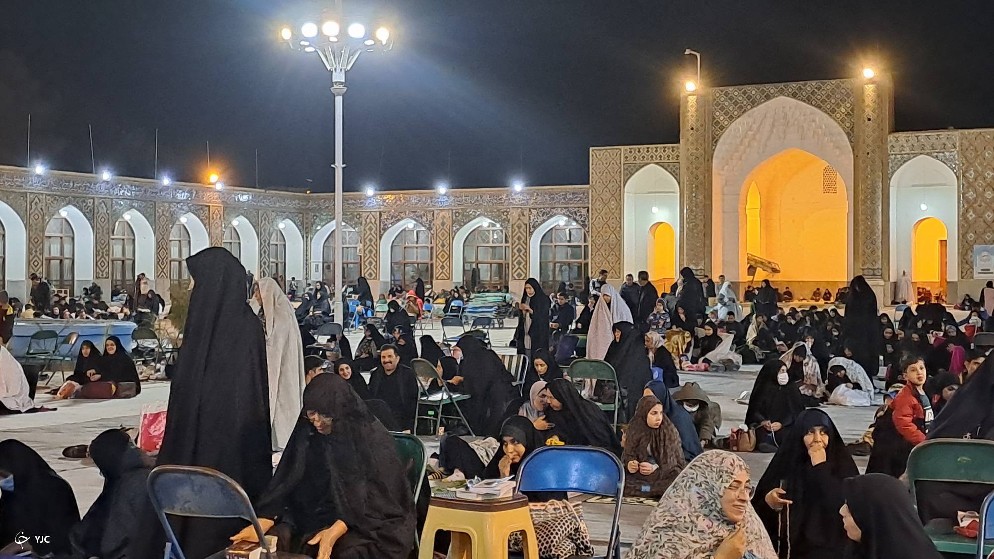 نخستین شب از لیالی قدر در دیار کریمان + تصاویر و فیلم نخستین شب از لیالی قدر در دیار کریمان + تصاویر و فیلم