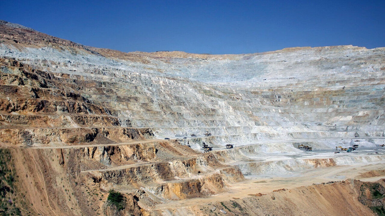 ۲۰۸ محدوده دارای ذخایر معدنی در قم موجود است