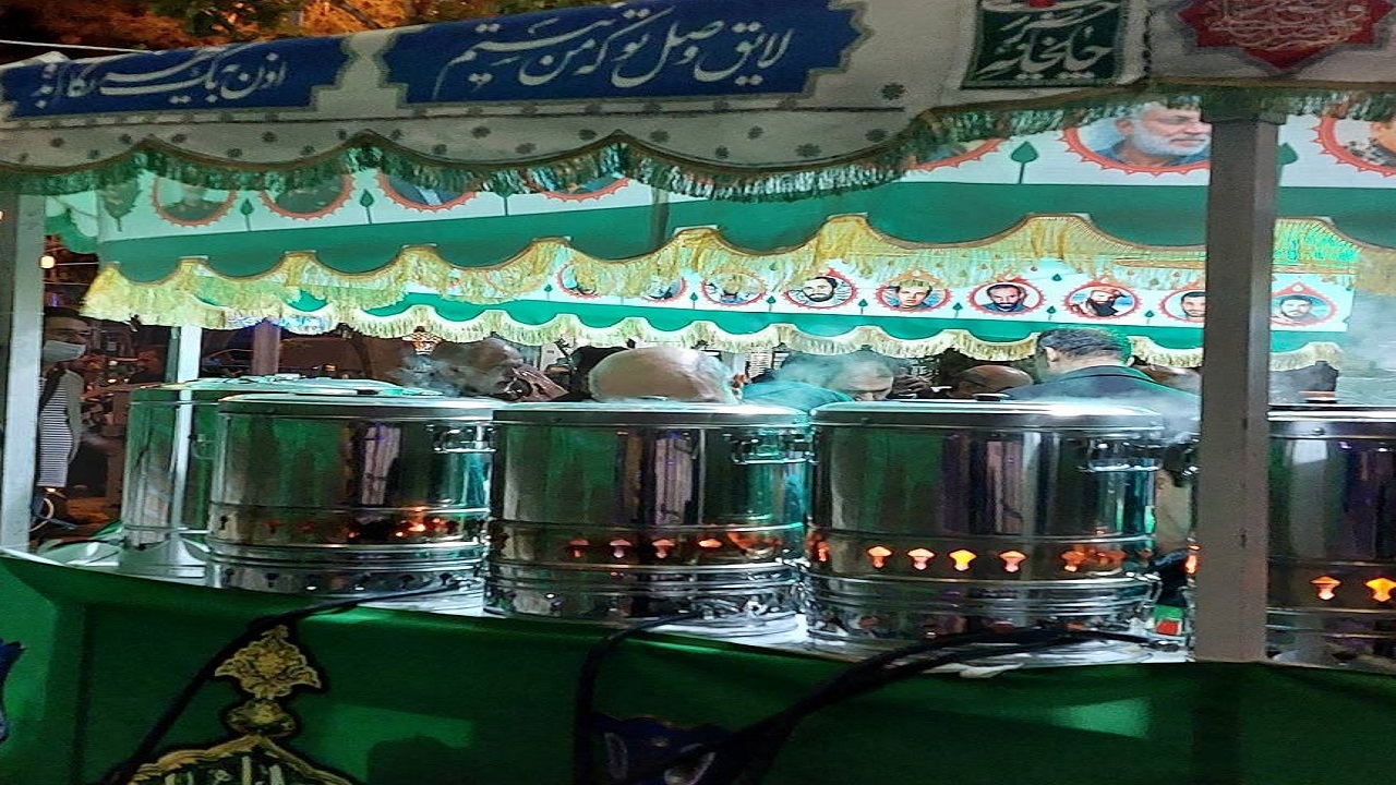 راه اندازی چایخانه موکب امام رضا (ع) در شب قدر + تصاویر
