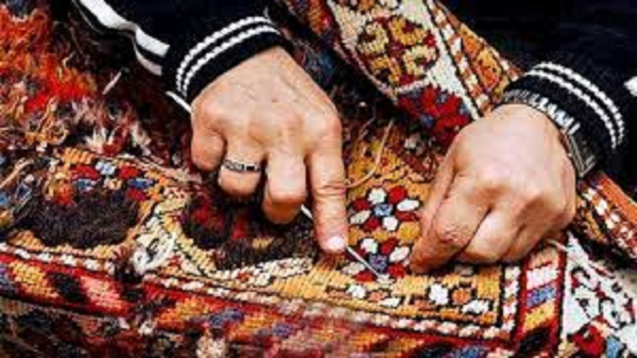 صدور بیش از هزار  ۱۳۸۲ پروانه فعالیت برای هنرمندان صنایع دستی قزوین