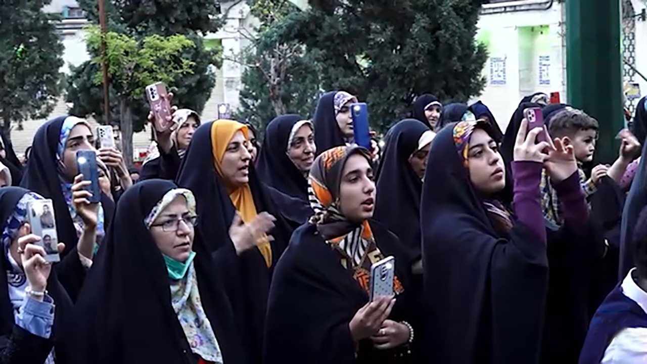 برگزاری جشن برای دخترانی که حجاب برتر را انتخاب کرده‌اند + فیلم