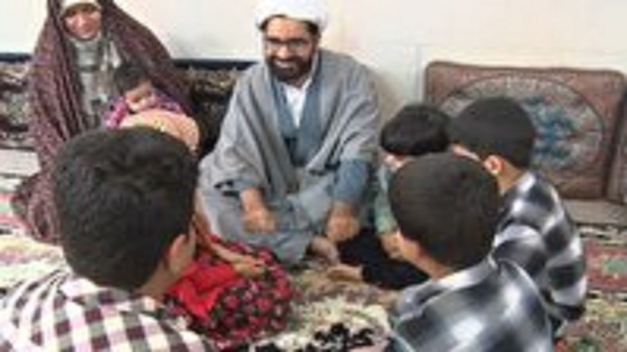 طلبه میبدی، صاحب پرجمعیت‌ترین خانواده در سال ۱۴۰۱