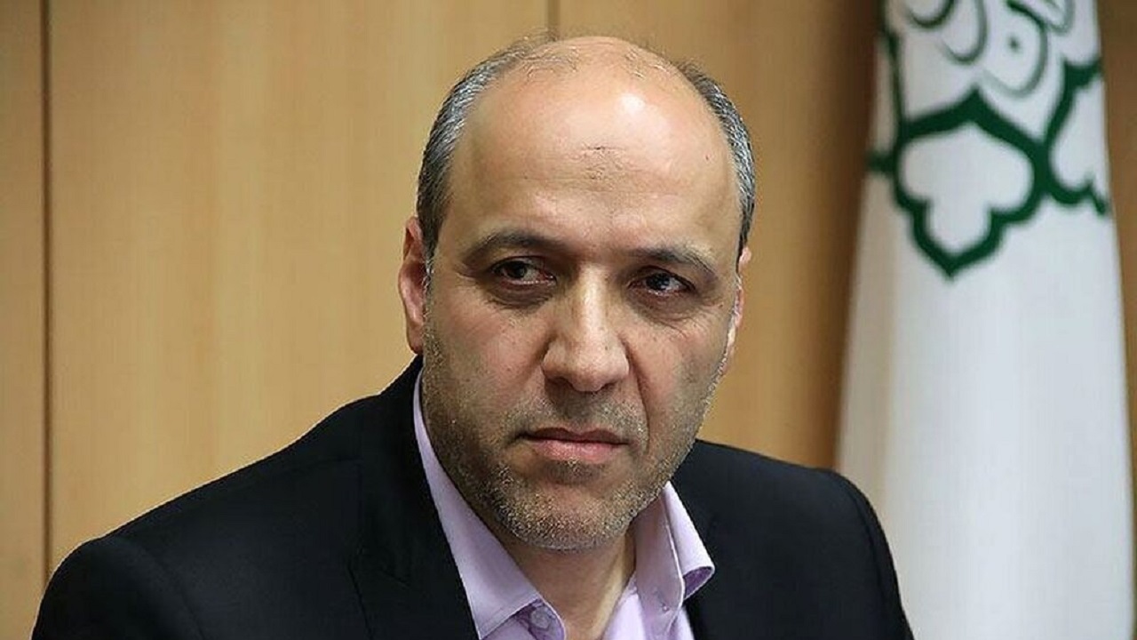 شهردار تهران باید بداند که قانون برای همه است