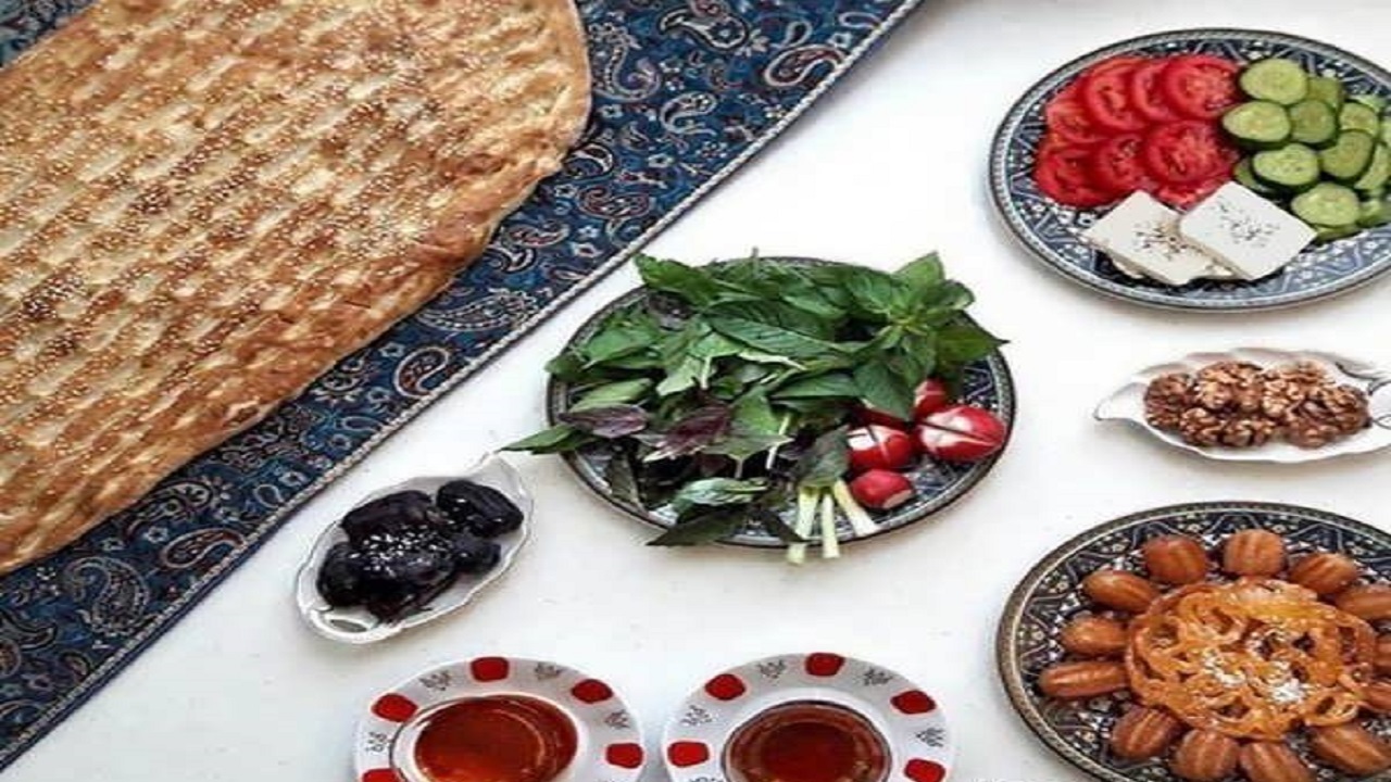 افطاری ساده جوانان در مسجد شریعت آباد مراغه