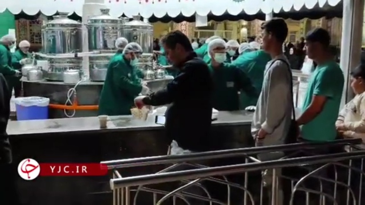 پذیرایی چایخانه امام رضا (ع) از زائران در دومین شب قدر