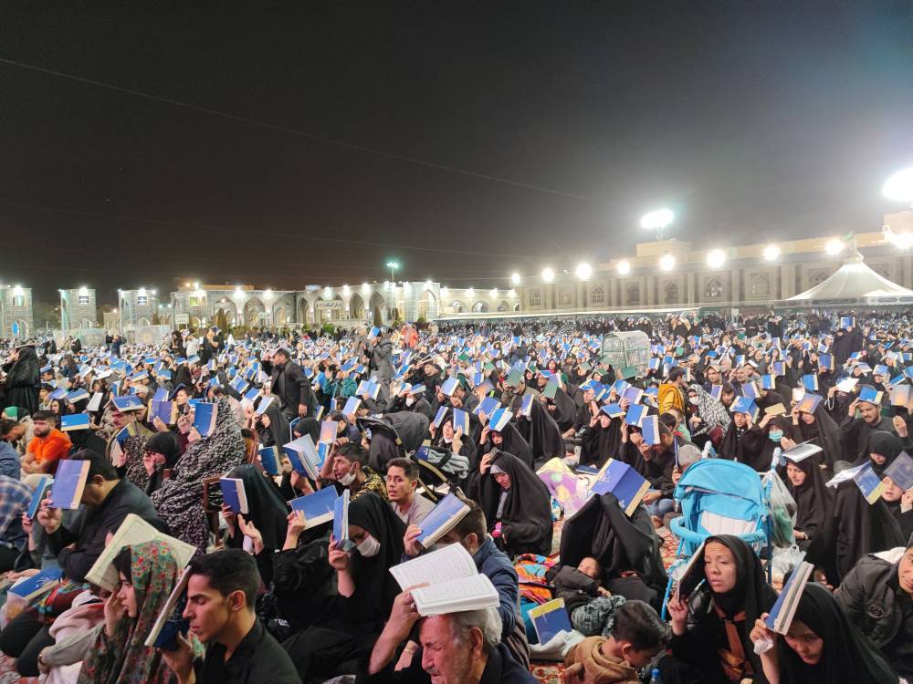 شب احیا در حرم امام رضا(ع)