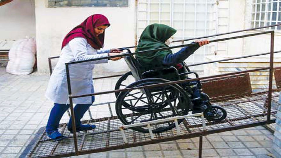 ارائه خدمات درمانی در ۳۲ درمانگاه، ۲ بیمارستان موقوفه و ۲۰۰ مرکز توانبخشی هلال‌احمر