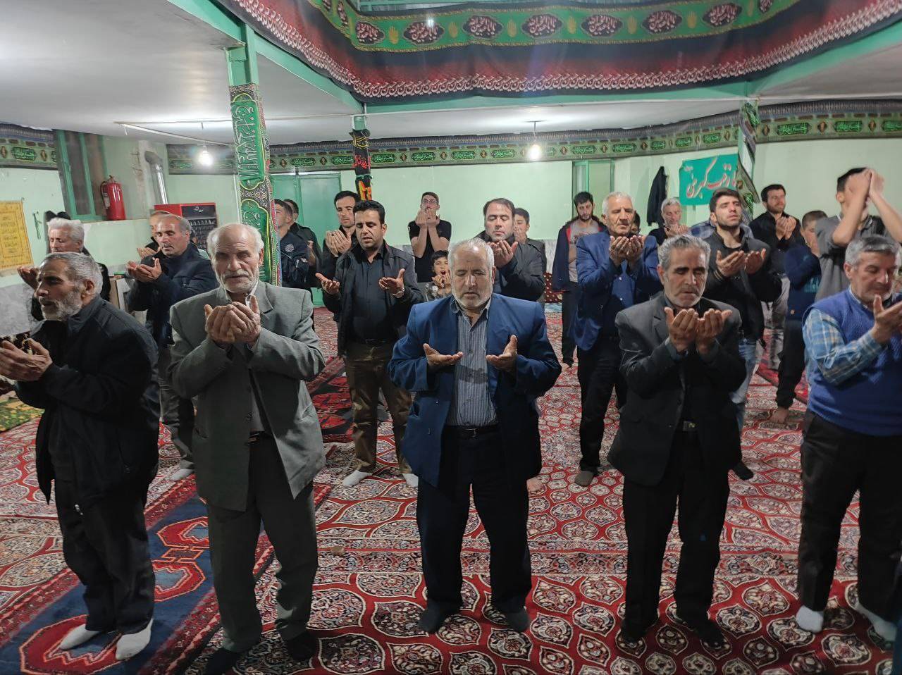 نماز جماعت در مسجد نماز جماعت در مسجد