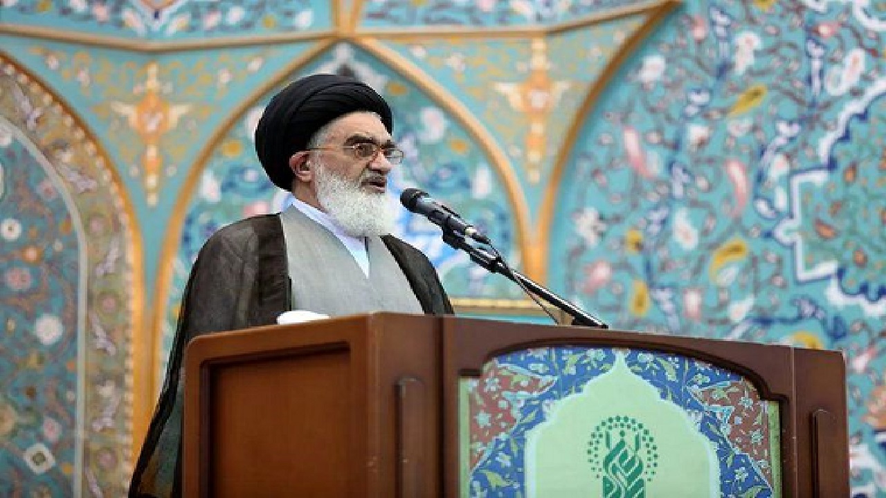انقلاب اسلامی با رویکرد حمایت از محرومان روبه جلو درحال حرکت است