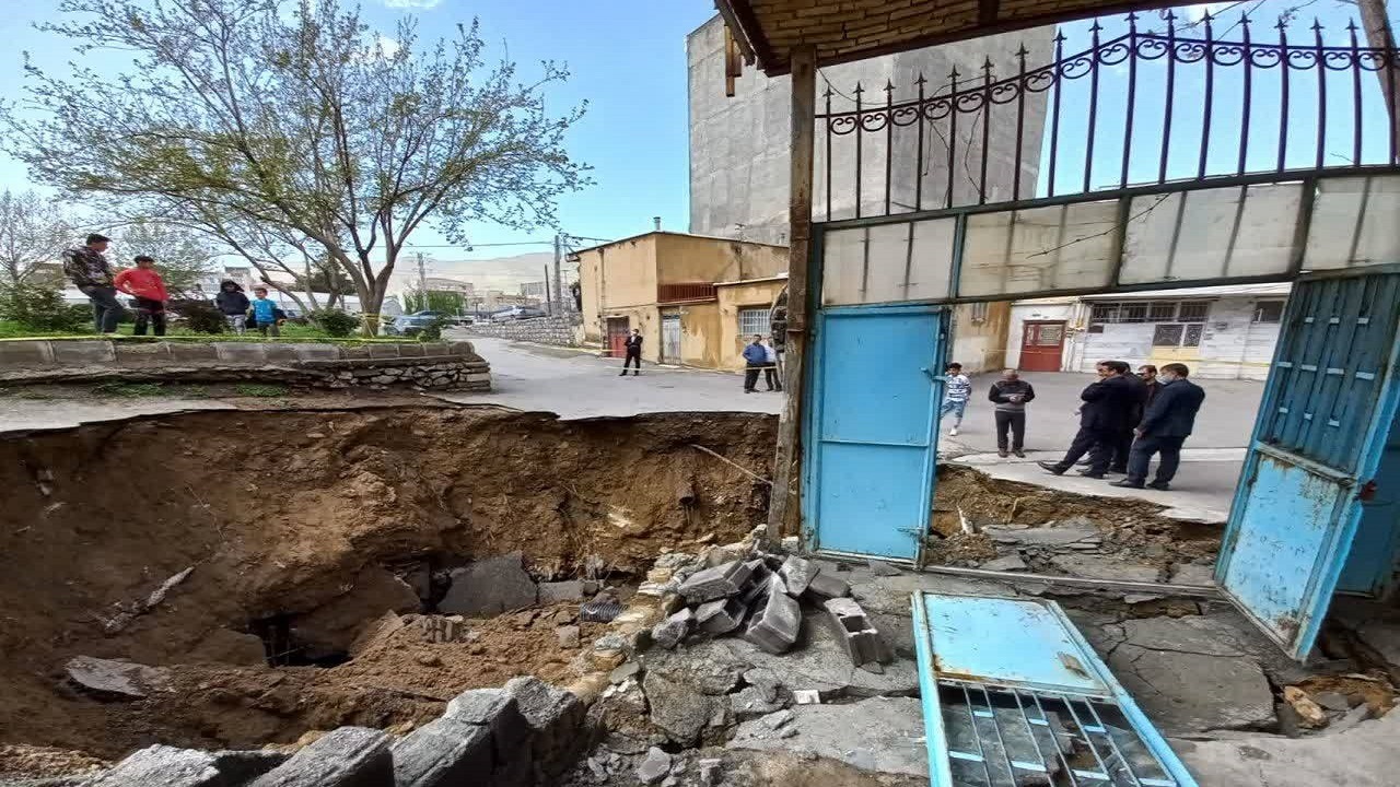فرونشست زمین در سنندج به دلیل بارش شدید باران