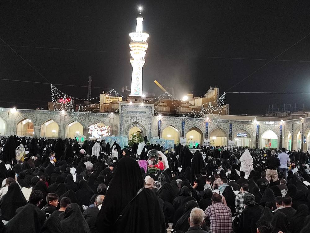 شب قدر سوم در حرم امام رضا(ع) شب قدر سوم در حرم امام رضا(ع)