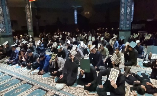 مناجات مردم با خدا در آخرین شب قدر
