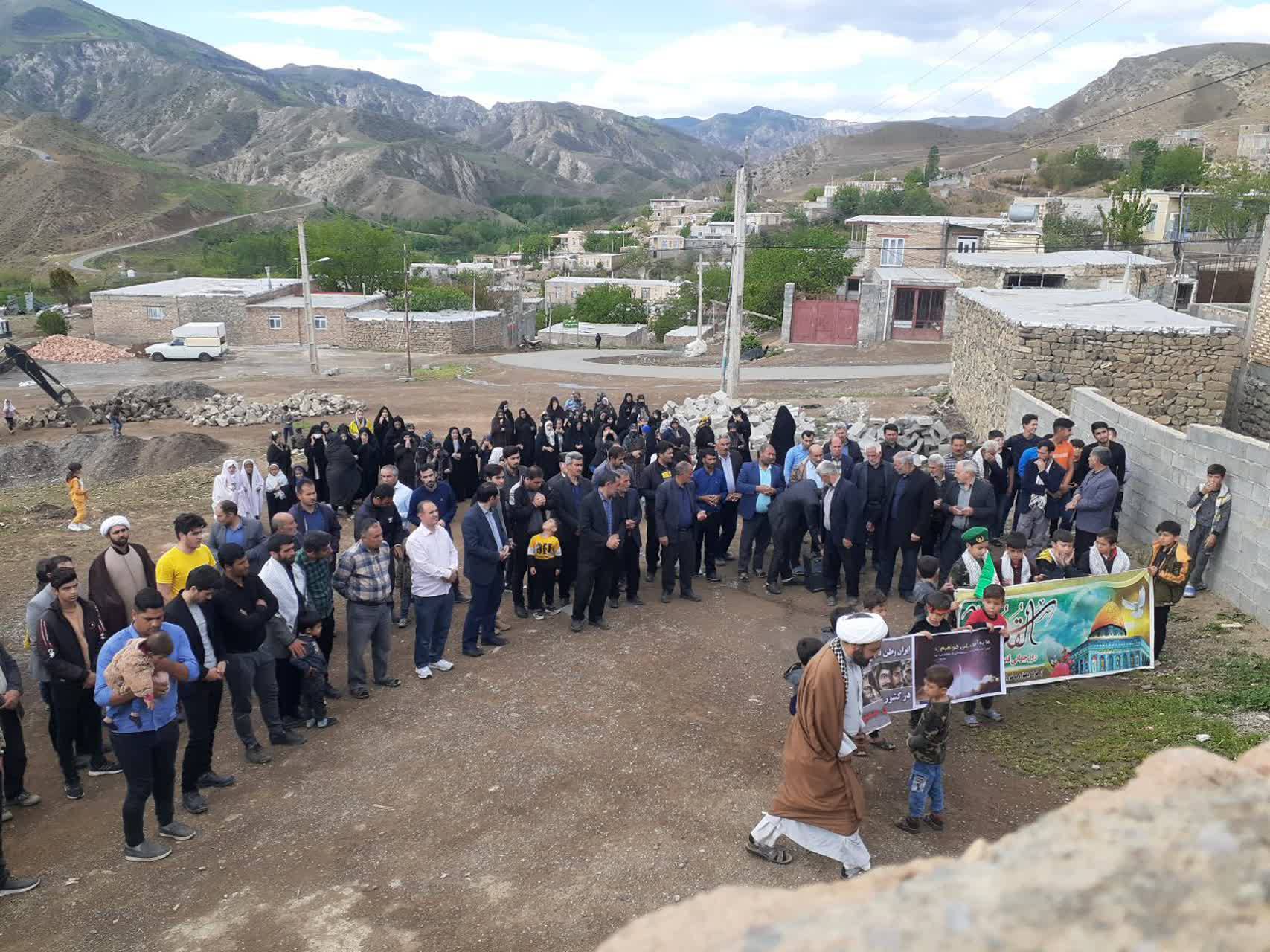حضور پرشور اهالی روستای سفلی حضور پرشور اهالی روستای سفلی