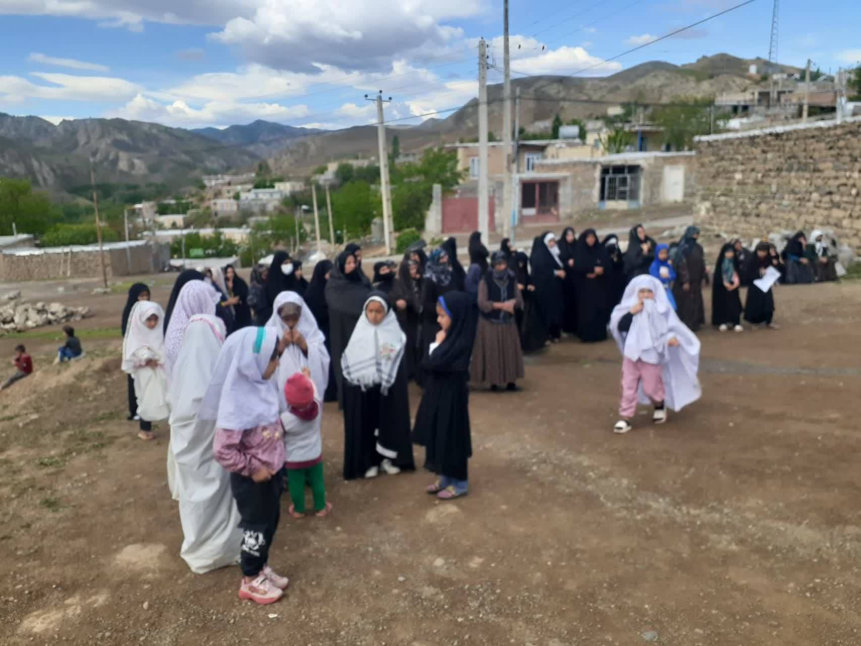 حضور کودکان روستای سفلی در راهپیمایی حضور کودکان روستای سفلی در راهپیمایی