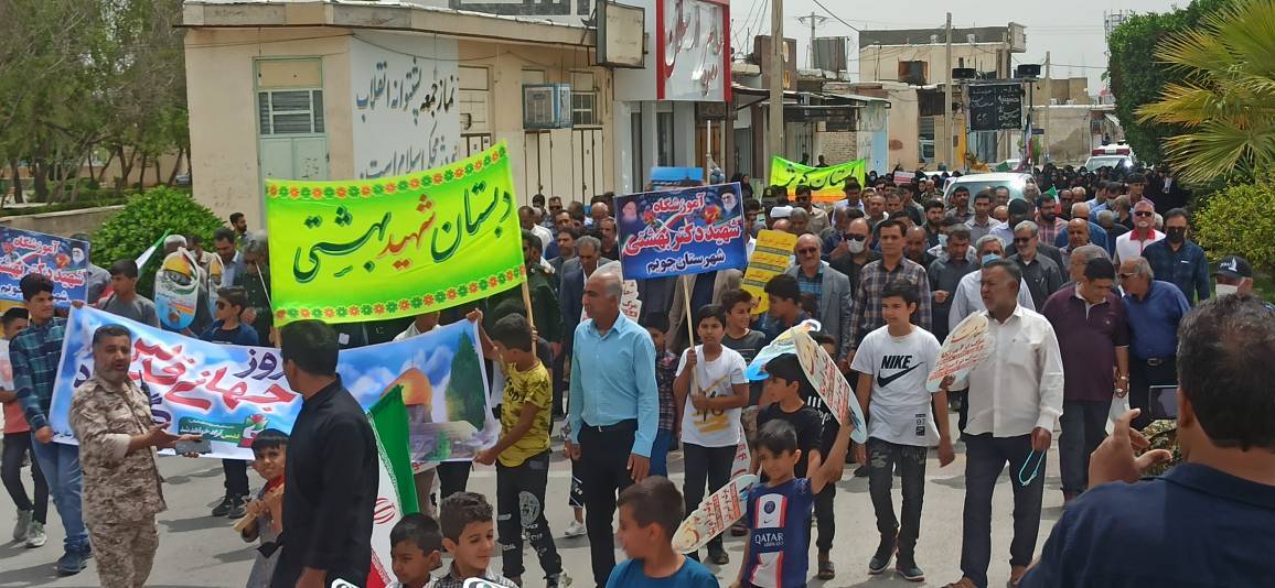 دانش آموزان در راهپیمایی دانش آموزان در راهپیمایی